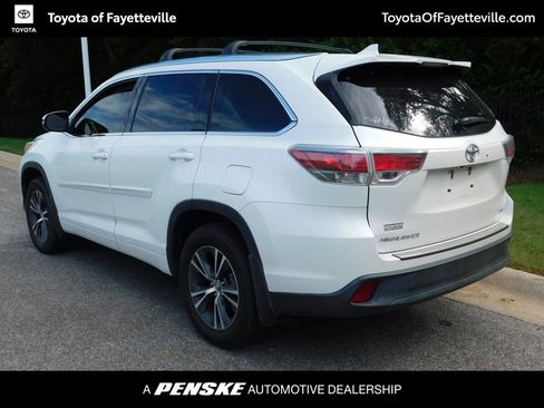 Used 2016 Toyota Highlander XLE FWD image 3