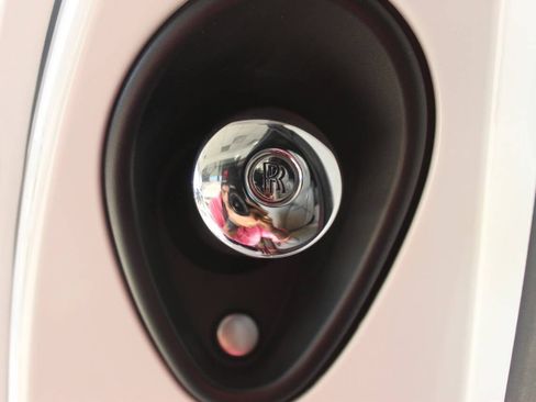 Used 2019 Rolls-Royce Dawn Base 2dr Convertible image 26