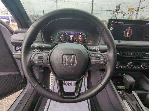 Used 2025 Honda Accord Sport image 11