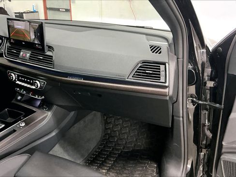 Used 2025 Audi Q5 e Premium Plus w/ Premium Plus Package image 18