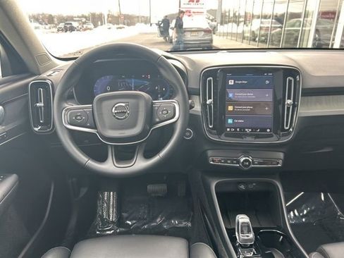 Certified 2025 Volvo XC40 B5 Plus AWD/4WD image 18