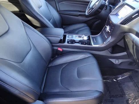 Used 2020 Ford Edge Titanium image 14