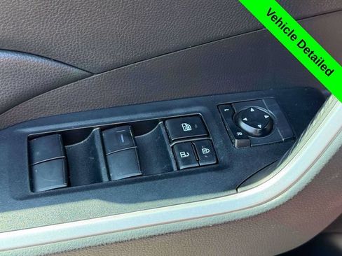 Used 2022 Toyota RAV4 LE FWD image 10