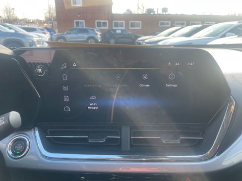 Used 2025 Chevrolet Trax LT image 18