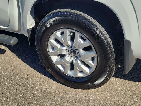 Certified 2023 Nissan Frontier SV w/ Technology Package image 7