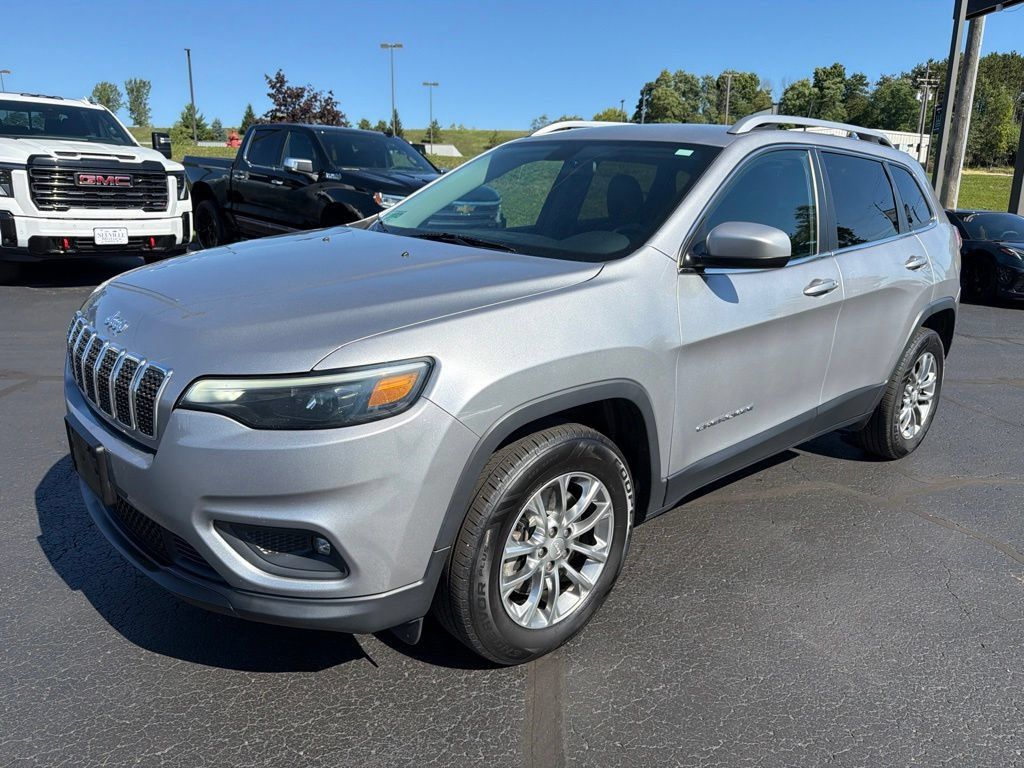 Used 2019 Jeep Cherokee Latitude Plus w/ Cold Weather Group AWD/4WD image 7