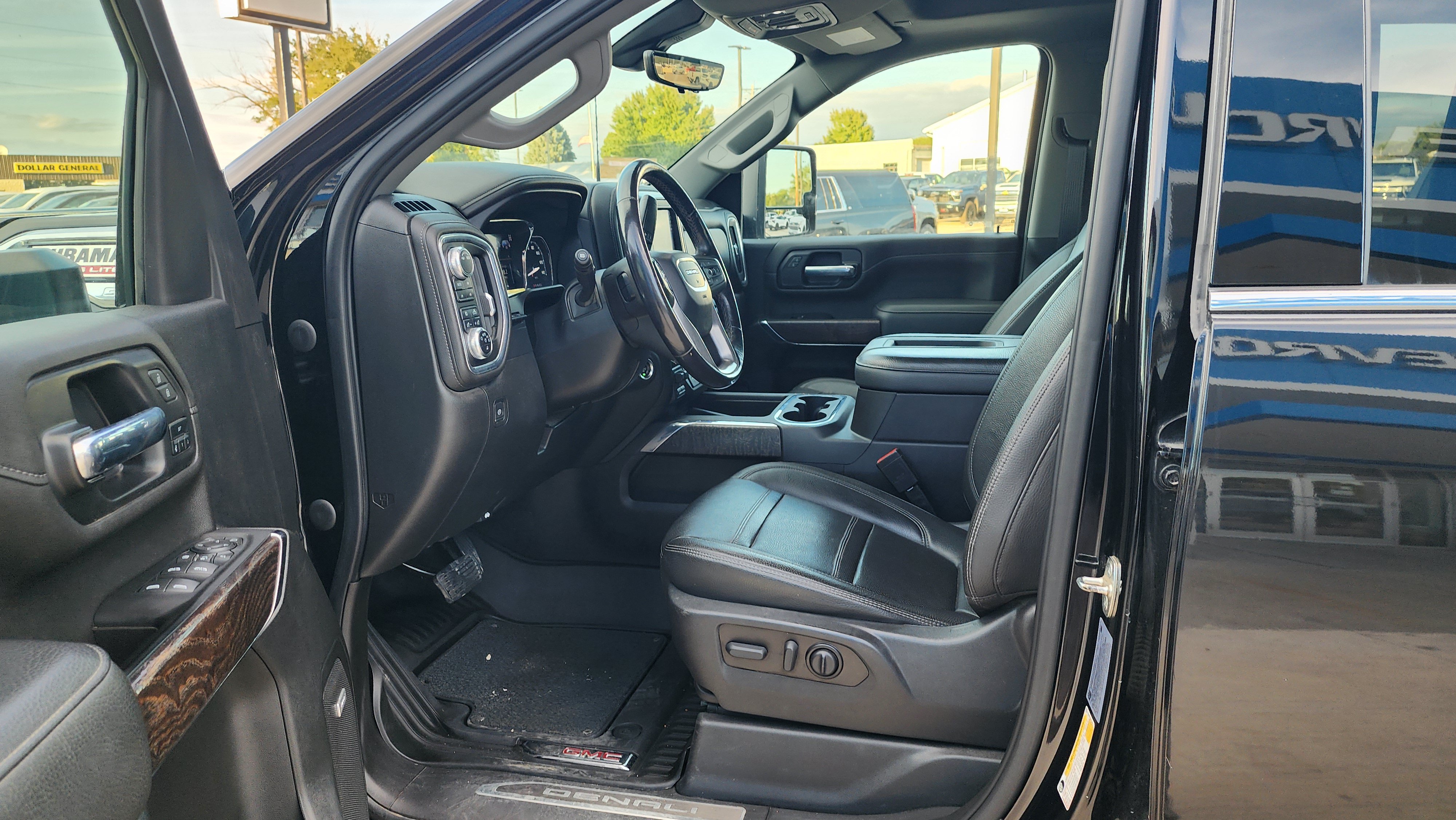 Certified 2022 GMC Sierra 2500 Denali w/ Denali Black Diamond Edition AWD/4WD image 11