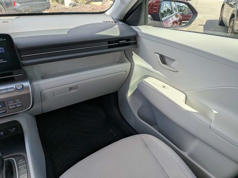 Used 2025 Hyundai Kona SEL FWD image 17