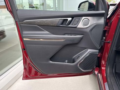 Used 2026 Buick Enclave Avenir AWD/4WD image 16