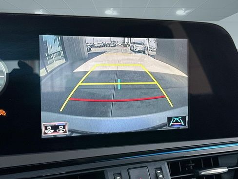 Used 2022 Lexus ES 300h w/ Accessory Package FWD image 21