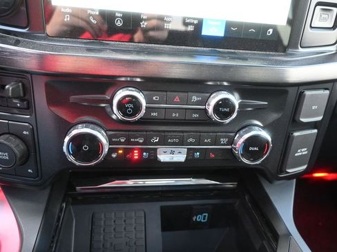 New 2026 Ford F250 Lariat w/ Black Appearance Package image 34