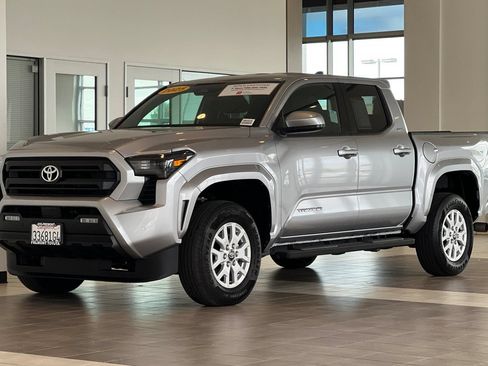 Certified 2025 Toyota Tacoma SR5 w/ SR5 Upgrade Package AWD/4WD image 8