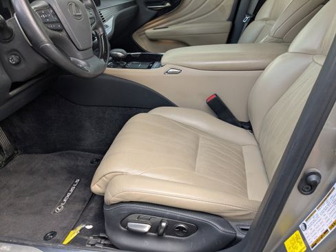 Used 2022 Lexus LS 500 w/ Interior Upgrade Package RWD image 4