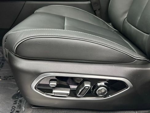 New 2025 Jeep Grand Cherokee Overland w/ Adv Protech Group III image 18