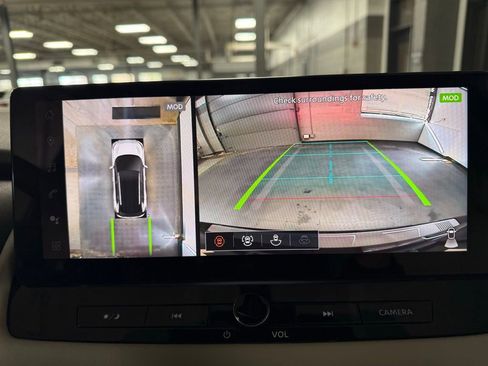 Used 2025 Nissan Rogue SL w/ Tech Package image 13