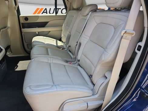 Used 2019 Lincoln Navigator Reserve AWD/4WD image 14
