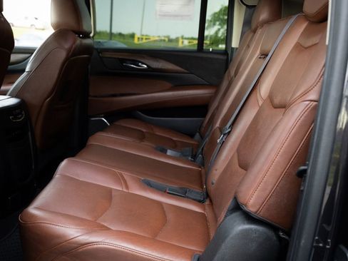 Used 2017 Cadillac Escalade ESV Premium Luxury w/ LPO, Radiant Package AWD/4WD image 23