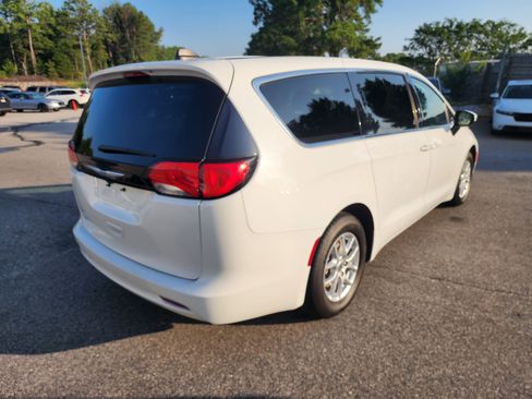 Used 2023 Chrysler Voyager LX FWD image 4