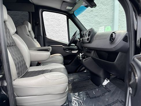 Used 2023 Mercedes-Benz Sprinter 2500 image 23