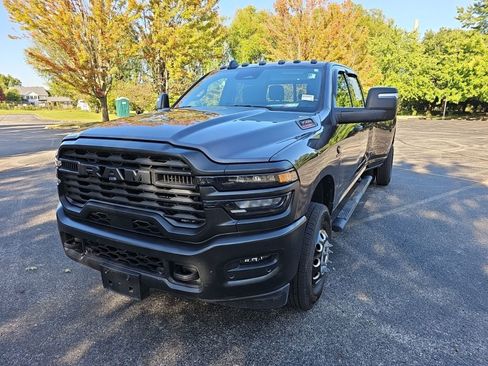 Used 2025 RAM 3500 Tradesman AWD/4WD image 2