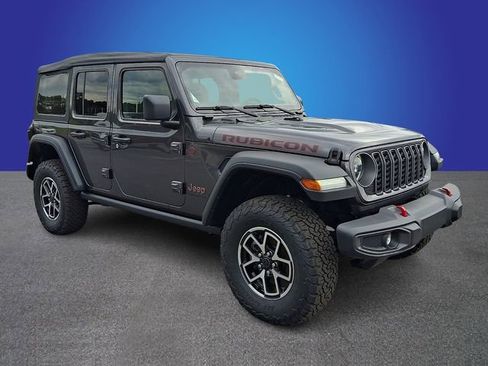Used 2025 Jeep Wrangler Unlimited Rubicon w/ Convenience Group AWD/4WD image 3