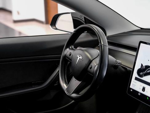 Used 2019 Tesla Model 3 Standard Range Plus image 16