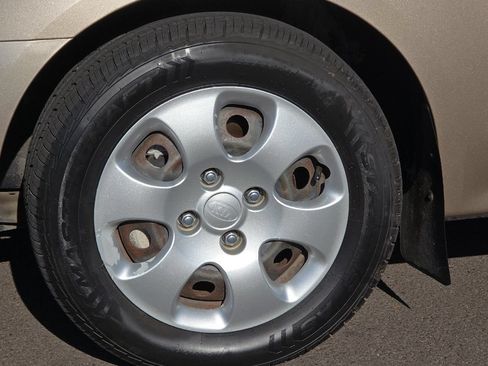 Used 2005 Kia Spectra EX FWD image 23