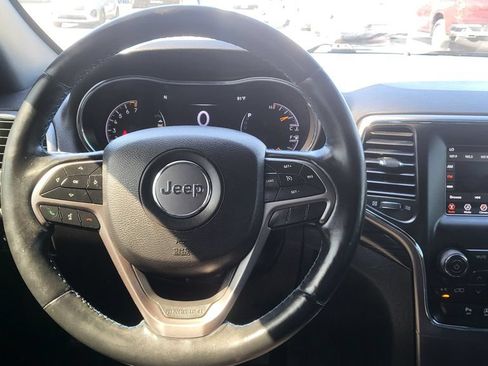 Used 2019 Jeep Grand Cherokee Laredo AWD/4WD image 32