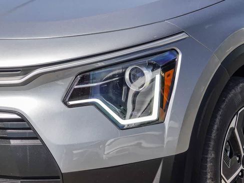 Certified 2023 Kia Niro EX image 8