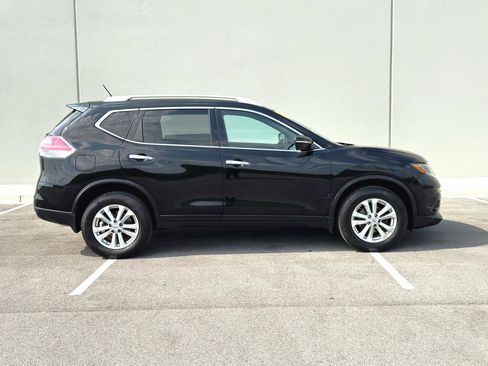 Used 2014 Nissan Rogue SV AWD/4WD image 8