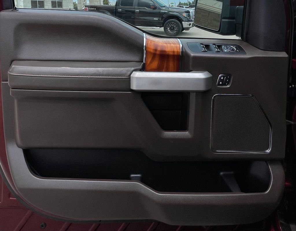 Used 2015 Ford F150 King Ranch w/ Equipment Group 601A Luxury AWD/4WD image 28