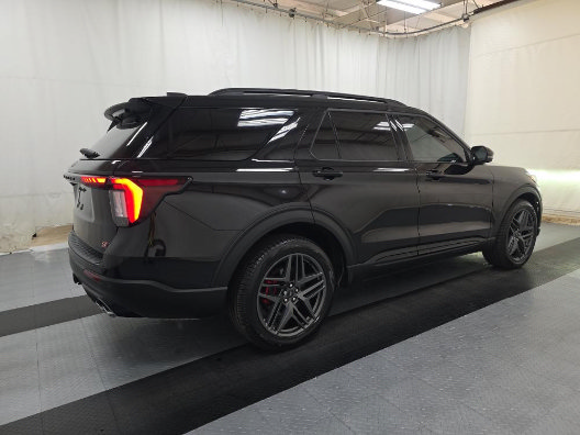 Used 2026 Ford Explorer ST AWD/4WD image 3