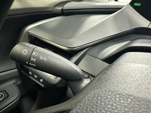 Used 2025 Toyota Prius XLE image 21