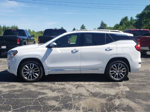 Used 2022 GMC Terrain Denali w/ Denali Premium Package AWD/4WD image 4
