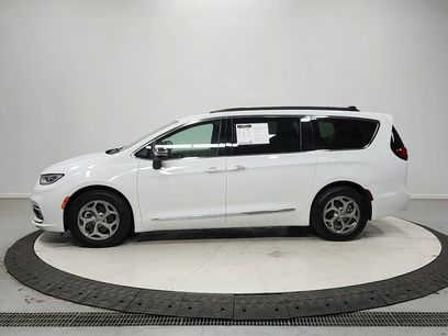 Used 2023 Chrysler Pacifica Limited