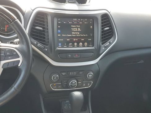 Used 2016 Jeep Cherokee Overland FWD image 14