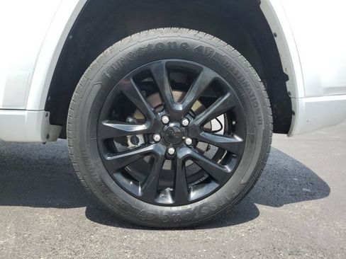 Used 2021 Jeep Grand Cherokee Laredo X AWD/4WD image 9