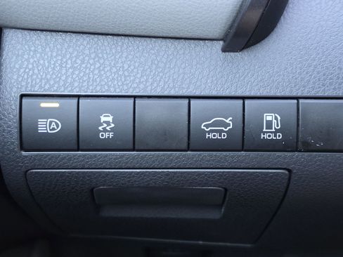 Used 2022 Toyota Camry XSE image 15