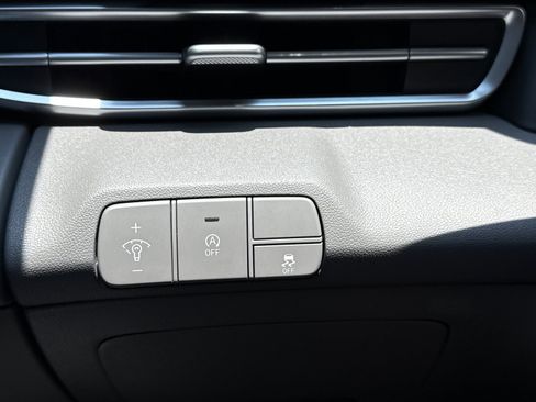 Certified 2026 Hyundai Elantra SE FWD image 18