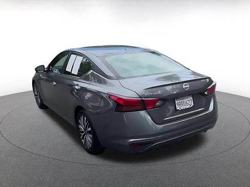 Used 2025 Nissan Altima 2.5 SV FWD image 9