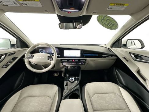 Used 2023 Kia Niro Wave FWD image 3