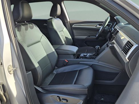 Used 2022 Volkswagen Atlas Cross Sport SEL R-Line w/ Cross Sport MDO Package image 17