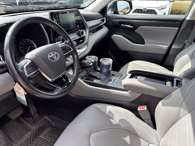 Used 2021 Toyota Highlander XLE AWD/4WD image 9