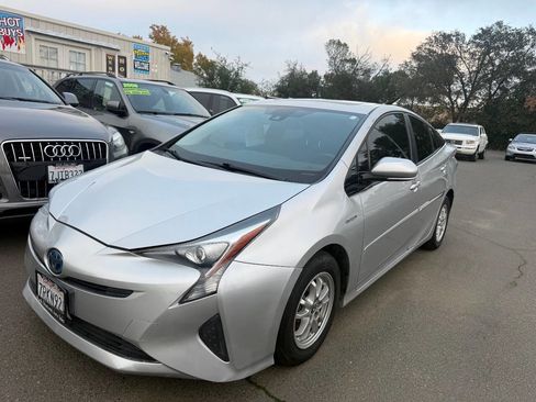 Used 2016 Toyota Prius Four Touring image 1