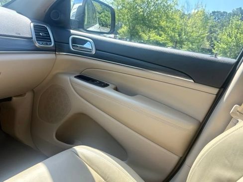 Used 2019 Jeep Grand Cherokee Limited AWD/4WD image 26