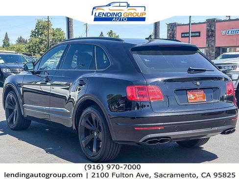 Used 2019 Bentley Bentayga image 2