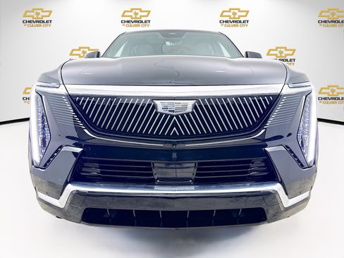Used 2025 Cadillac Escalade IQ Luxury 1 AWD/4WD image 2