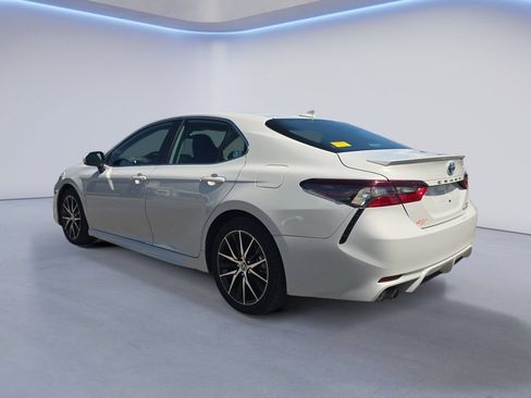 Used 2024 Toyota Camry SE FWD image 4