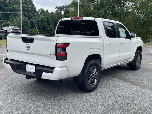 New 2025 Nissan Frontier SV w/ SV Convenience Package AWD/4WD image 5