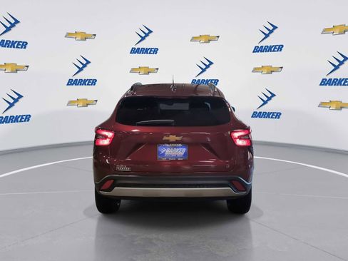 Used 2025 Chevrolet Trax LT w/ LT Convenience Package image 7